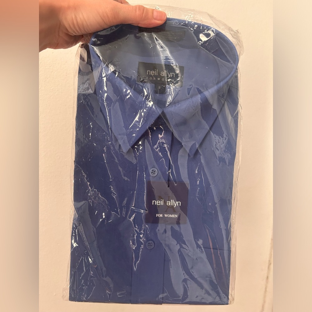 NEIL ALLYN NWT - women’s button up in Small